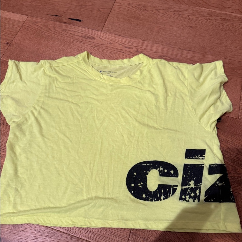 Beachbody Yellow and Black Short Sleeve Tees